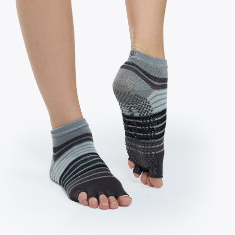 Theyogawarehouse Product Detail Gaiam Toeless Yoga Socks Socks gai tlys 2400